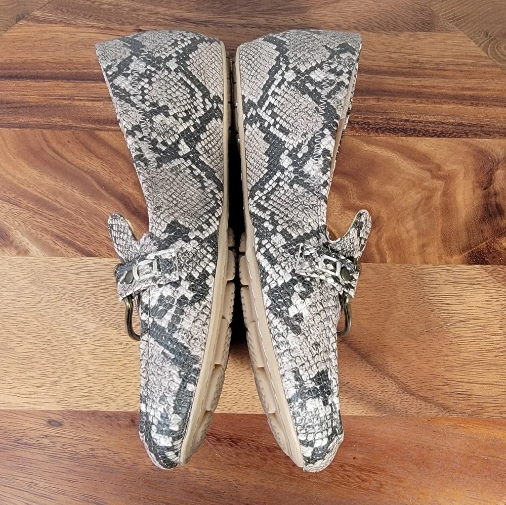 Baretraps Kellye Snakeskin Patterned Women's Loafers Size 8.5
